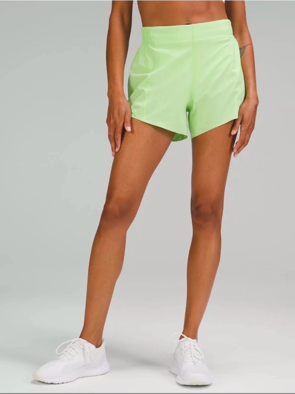 Lululemon Hotty Hot High-Rise shorts in the color scream green - Picture 2 of 9